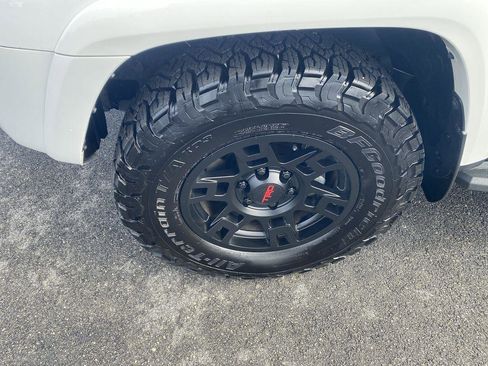 Used 2024 Toyota 4Runner TRD Off-Road Premium image 10