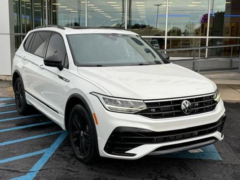 Used 2022 Volkswagen Tiguan SE R-Line FWD image 2