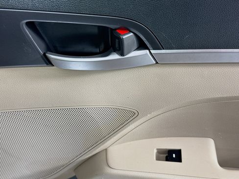 Used 2019 Hyundai Elantra SE FWD image 28