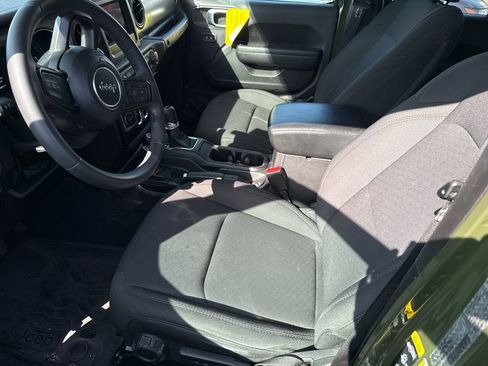 Used 2023 Jeep Wrangler Unlimited image 24