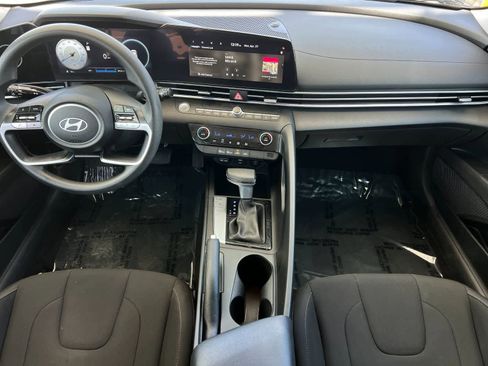 Used 2024 Hyundai Elantra SEL FWD image 4