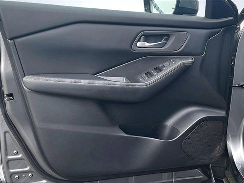 Used 2025 Nissan Rogue SV image 21