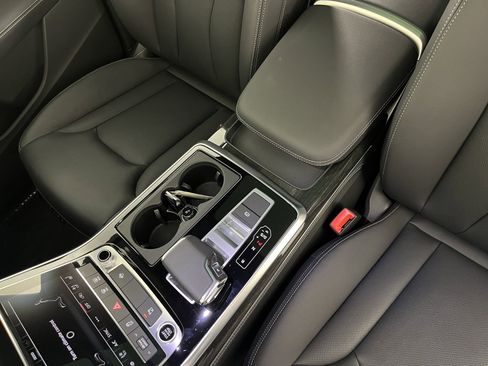 Used 2025 Audi Q8 Premium Plus w/ Premium Plus Package image 19