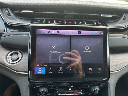 Used 2024 Jeep Grand Cherokee Limited 4xe image 12