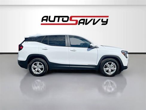 Used 2024 GMC Terrain SLE w/ LPO, Floor Liner Package image 8