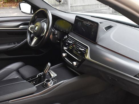 Used 2022 BMW 530i xDrive w/ M Sport Package image 38