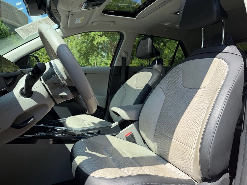 Used 2023 Kia Niro Wave w/ Wave Preserve Package FWD image 6