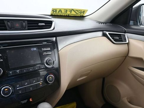 Used 2016 Nissan Rogue S AWD/4WD image 18