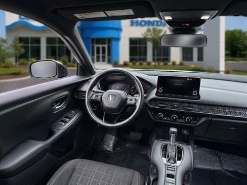 Certified 2025 Honda HR-V Sport image 31