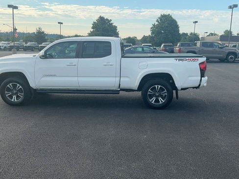 Used 2019 Toyota Tacoma TRD Sport AWD/4WD image 10