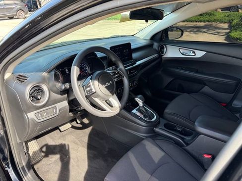 Certified 2023 Kia Forte LXS w/ LXS Technology Package FWD image 4