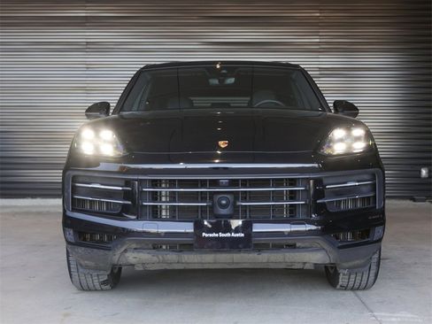 Certified 2024 Porsche Cayenne image 10