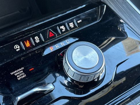 Used 2024 Jeep Wagoneer L Series II w/ Flexible Seating Group image 23