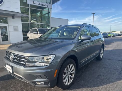 Used 2018 Volkswagen Tiguan SE FWD image 2