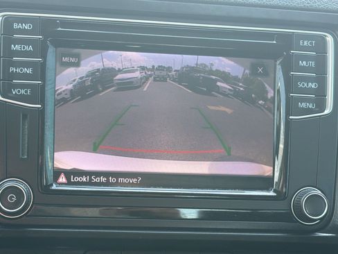 Used 2017 Volkswagen Jetta SE FWD image 25