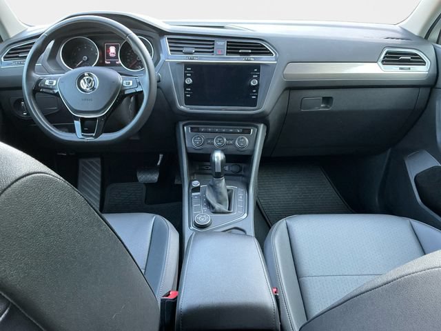 Used 2020 Volkswagen Tiguan SE w/ Panoramic Sunroof Package AWD/4WD image 12