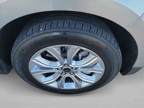 Used 2024 Ford Edge Titanium image 11