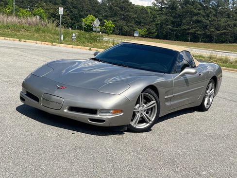 Used 2000 Chevrolet Corvette Convertible w/ Memory Pkg RWD image 1