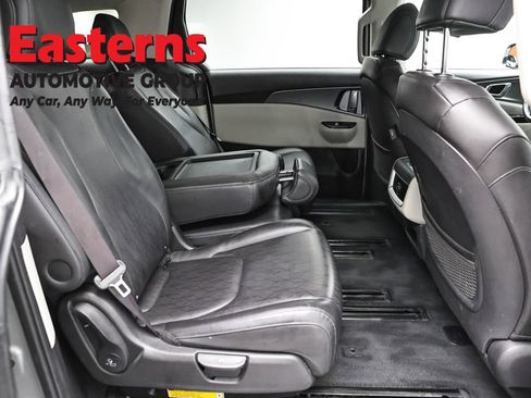 Used 2022 Kia Carnival LX image 25