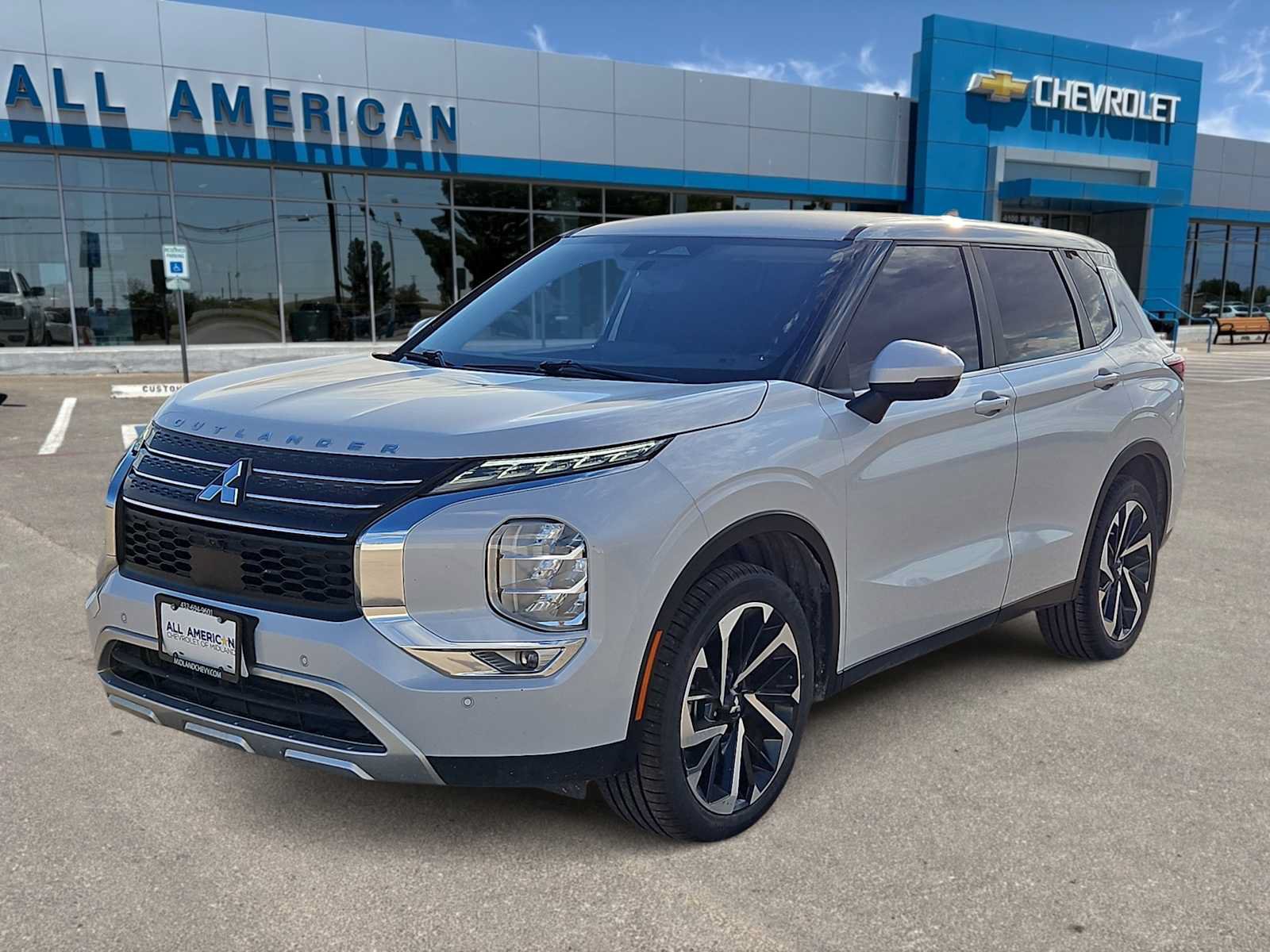 Used 2023 Mitsubishi Outlander SE FWD image 1