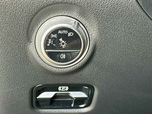 Certified 2025 Mercedes-Benz C 300 4MATIC Sedan image 36