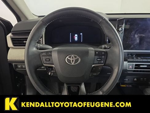 Used 2025 Toyota Camry XLE FWD image 13