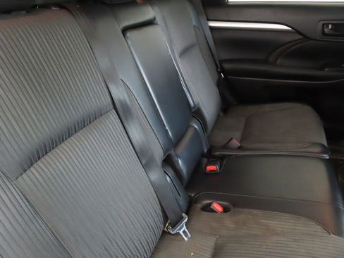Used 2019 Toyota Highlander Plus FWD image 21