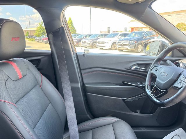 Used 2026 Chevrolet Trax RS w/ Sunroof Package FWD image 13