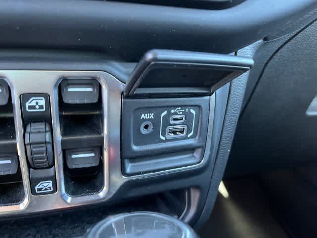 Used 2023 Jeep Wrangler Unlimited Sahara AWD/4WD image 29