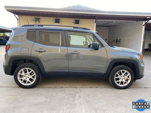Used 2022 Jeep Renegade Latitude AWD/4WD image 6