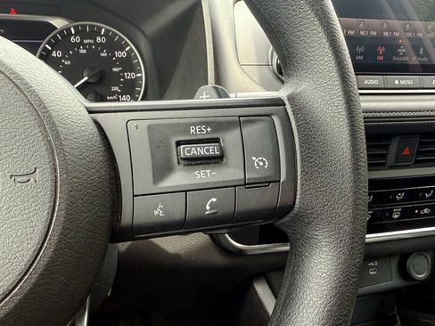 Used 2024 Nissan Rogue S AWD/4WD image 44