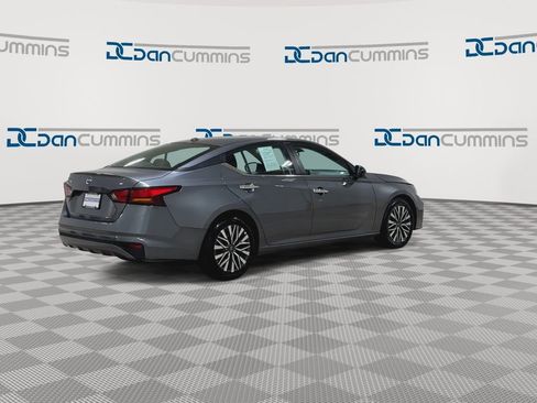 Used 2025 Nissan Altima 2.5 SV FWD image 9