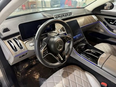 Used 2022 Mercedes-Benz S 580 4MATIC Sedan w/ AMG Line Package image 14