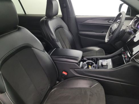 Used 2023 Jeep Grand Cherokee L Laredo AWD/4WD image 21