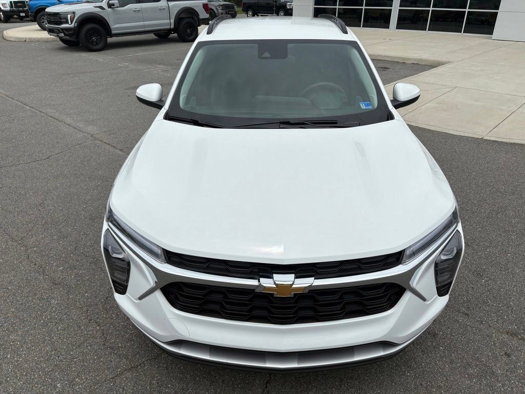 Used 2025 Chevrolet Trax LT FWD image 10