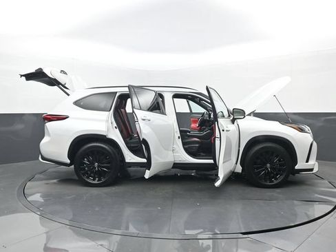 Used 2023 Toyota Highlander XSE FWD image 35
