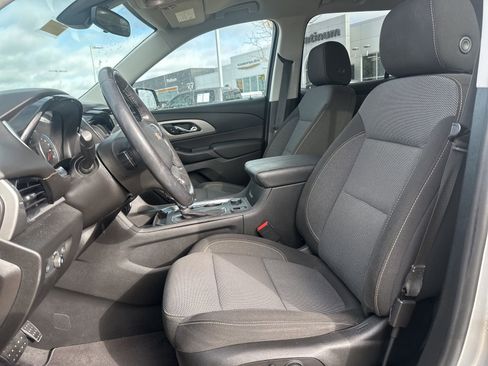 Used 2020 Chevrolet Traverse LT image 9