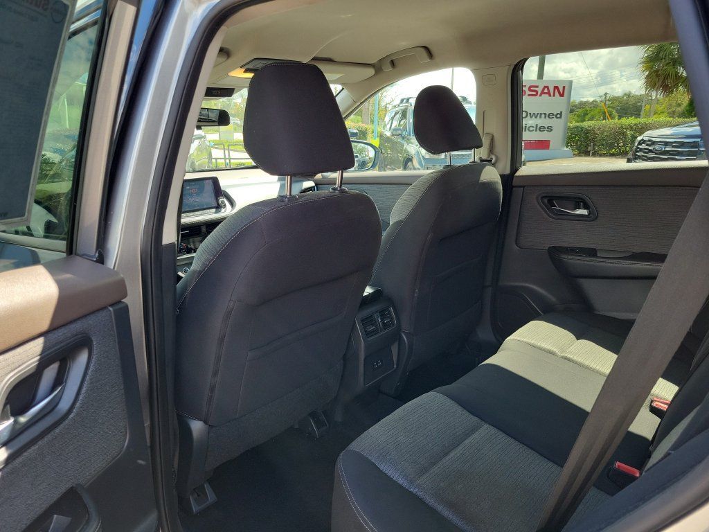 Certified 2021 Nissan Rogue SV FWD image 10