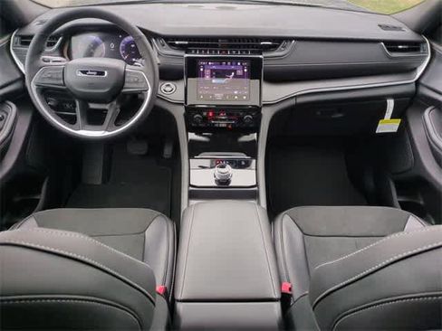 New 2025 Jeep Grand Cherokee L Altitude image 16