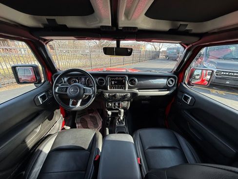 Used 2022 Jeep Wrangler Unlimited Sahara image 15