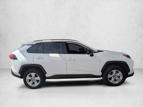 Used 2021 Toyota RAV4 LE image 4