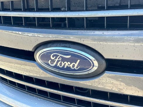 Used 2018 Ford F150 XLT w/ Equipment Group 302A Luxury AWD/4WD image 11