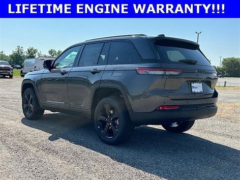 New 2025 Jeep Grand Cherokee Altitude image 5