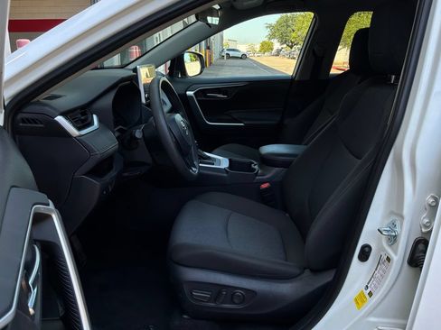 Used 2025 Toyota RAV4 XLE FWD image 10