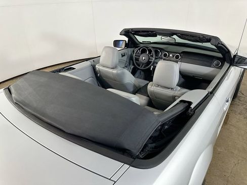 Used 2006 Ford Mustang Convertible image 18