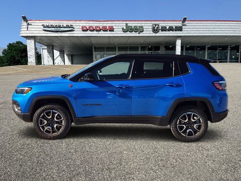 New 2025 Jeep Compass Trailhawk image 3