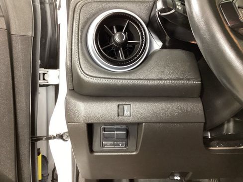Used 2023 Chevrolet Colorado LT w/ LT Convenience Package III AWD/4WD image 13