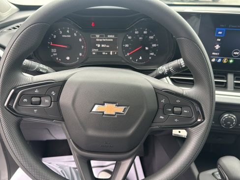 Used 2025 Chevrolet Trax LS w/ LS Convenience Package image 20