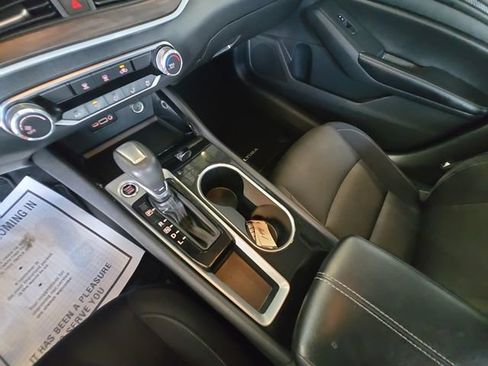Used 2024 Nissan Altima 2.5 SV FWD image 18