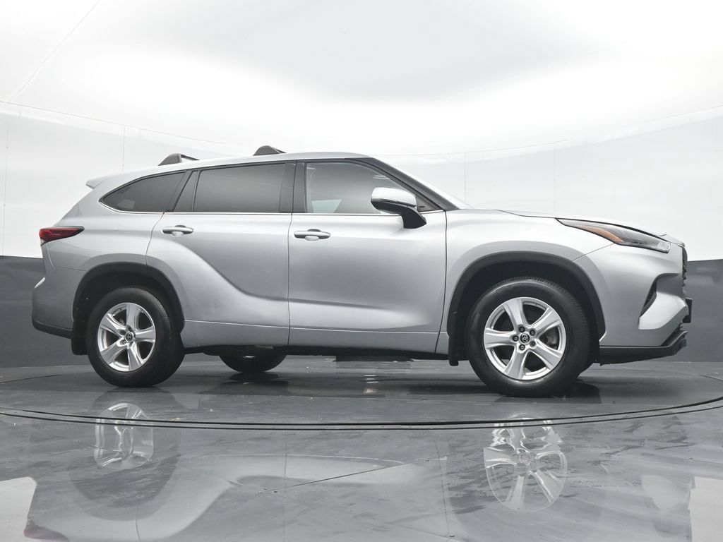 Used 2022 Toyota Highlander L AWD/4WD image 33